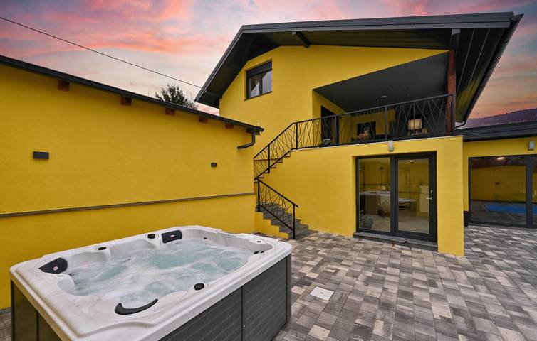 Charmante 160 m² große Wohnung mit Pool, Terrasse und WLAN in Kapela, Bjelovar-Bilogora