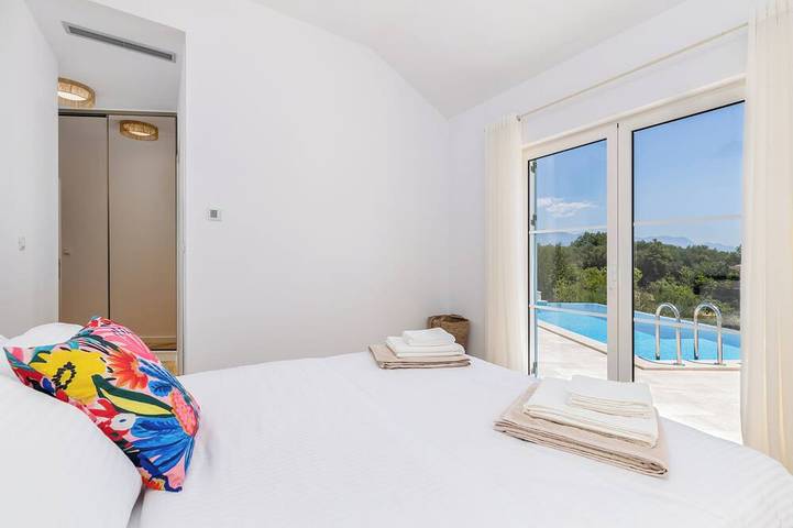 Villa für 8 Personen, mit Garten und Whirlpool sowie Sauna in Montenegro - 2