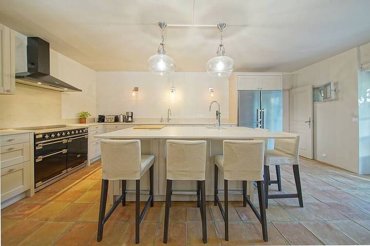 Gîte pour 14 personnes, avec jardin à Saint-Martin-de-Castillon - 2