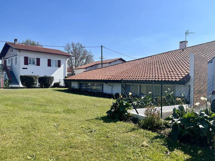 Gîte pour 4 personnes, avec jardin à Cambo-les-Bains - 2