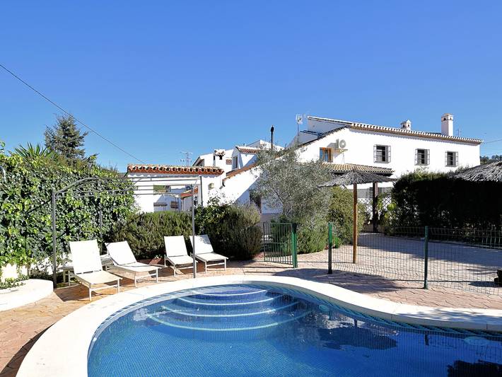 Casa rural para 8 personas, con terraza además de jardín y piscina, Familias con niños en Valle del Guadalorce - 3