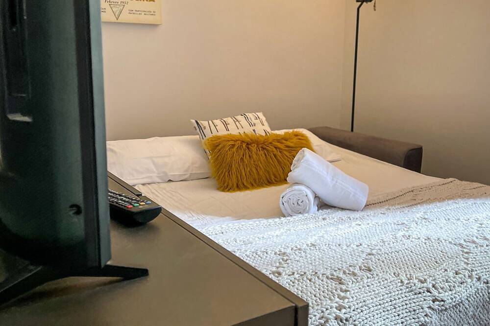 Entire apartment, Loft Serenitat Montana Park in Enveitg, Prades region