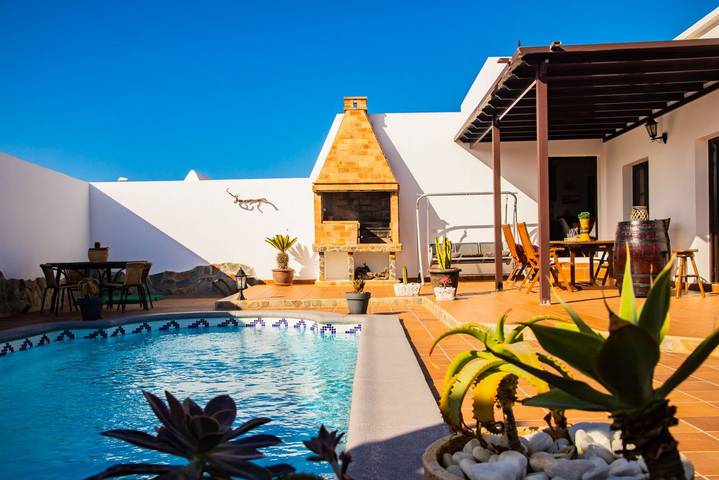 Villa voor 6 personen, met zwembad en balkon/terras in San Bartolomé