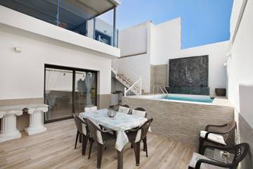 Holiday Rental for 9 People in Adeje, South Tenerife, Photo 2
