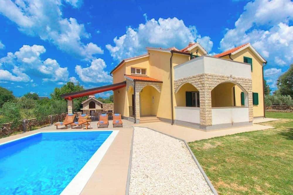Villa Dalmacija Four Bedroom Villa with the pool in Dalmatinisches Zagora