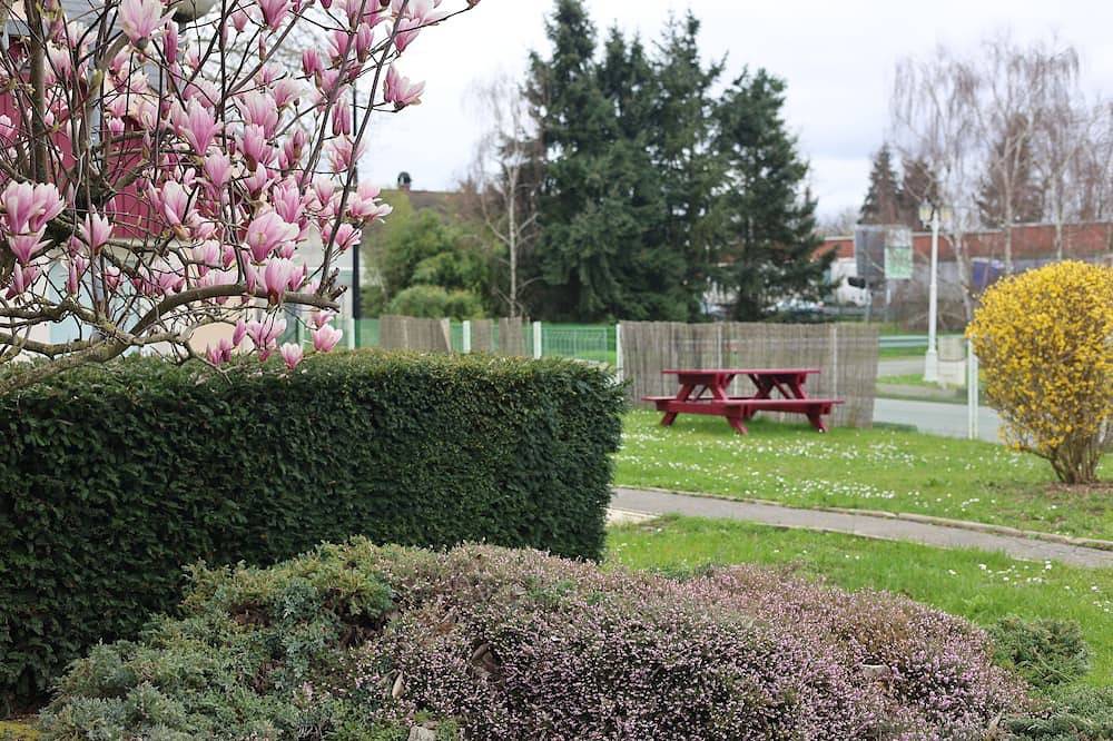 Cit'hôtel - Appartement Boisé in Saint-Germain-lès-Corbeil, Essonne