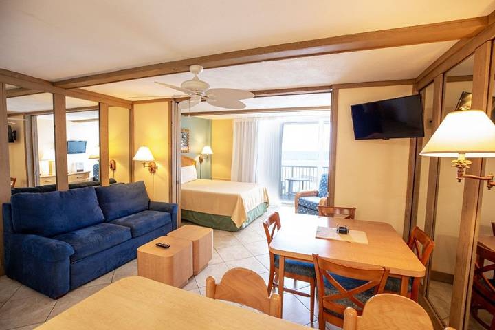 Vacation rental for 4 people, with balcony and ocean view as well as pool in Daytona Beach Shores