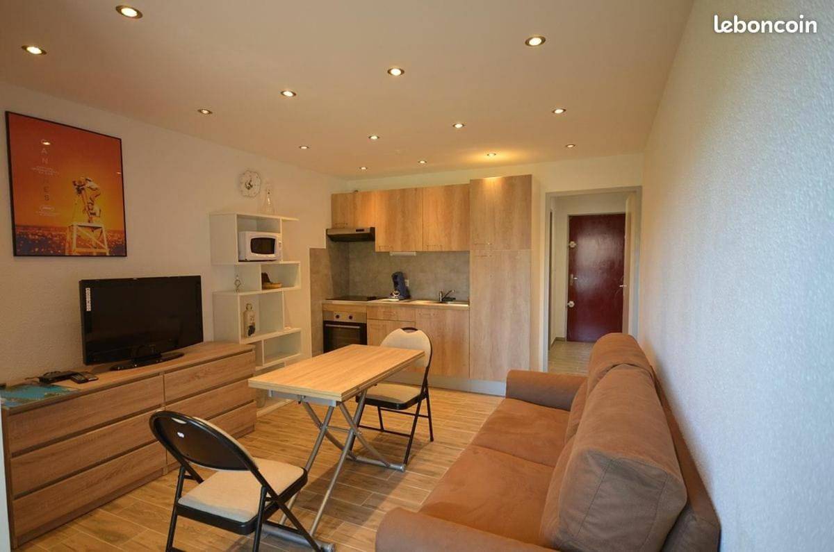 Appartement entier, One-Bedroom Apartment in Les Salles-sur-Verdon, Région de Brignoles