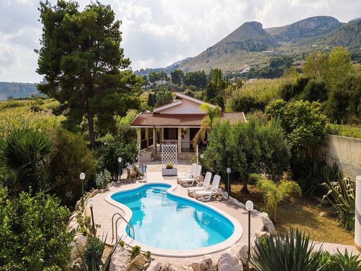 Location de vacances pour 6 personnes, avec Terrasse ainsi que Jardin et Piscine à Scopello - 4