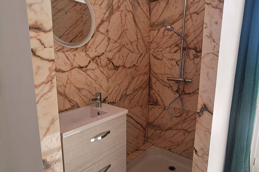 Séjour en Pleine Nature, vue Imprenable, Jacuzzi in Contes, Nice region
