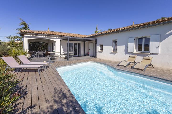 Villa pour 6 personnes, avec Terrasse et Jardin