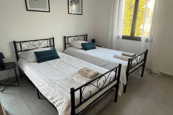 Villa neuve 4 chambres (8personnes) avec piscine, Plage du magaud 5min à pieds ! in La Garde, Côte méditerranéenne (France)