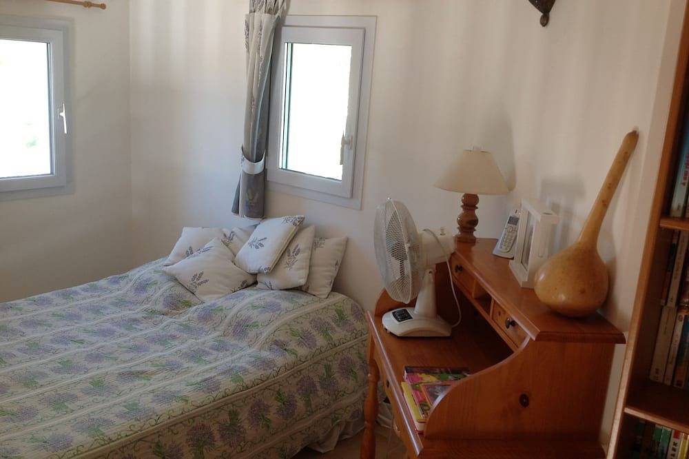 Villa Emmanuelle Large villa, swimming pool, large fenced garden, fibre internet in Banon, Forcalquier und Umgebung