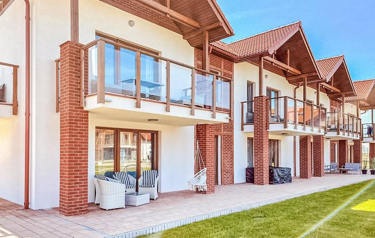 Apartament wakacyjny dla 6 osób, z taras i basen w Żarnowska