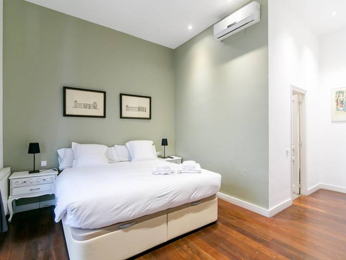 Apartamento vacacional entero, Apartamento De 3 Dormitorios Con Terraza in Centro Barcelona, Barcelona