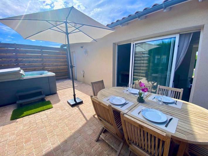 Location de vacances pour 6 personnes, avec Jacuzzi ainsi que Terrasse et Jardin dans Lac de Saint-Cyr - 2