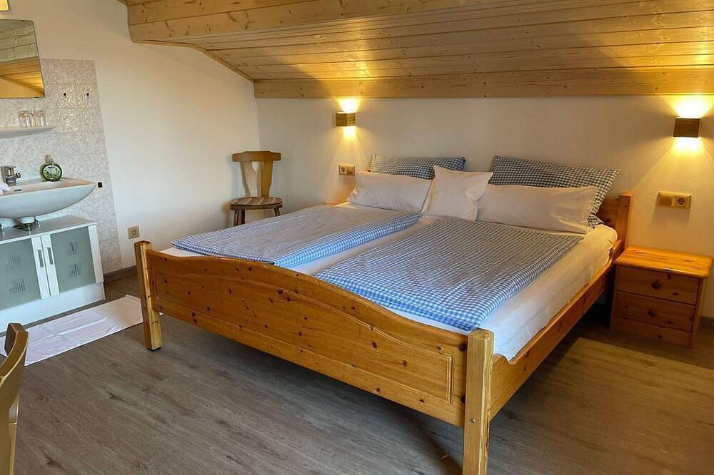 \"Nr. 3\" - Ferienwohnung/2 Schlafräume/Dusche, Wc - Bergbauer, Ferienwohnung Zum in Mittenwald, Bayerische Alpen