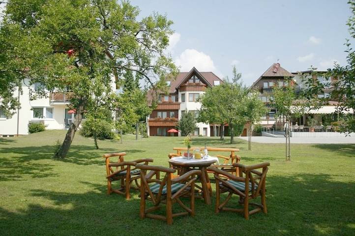 Ferienhaus, mit Balkon und Terrasse sowie Garten und Ausblick in Neubulach - 3