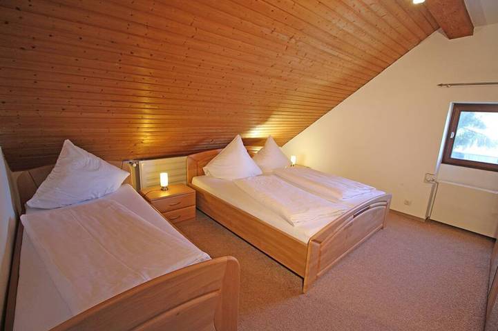 Ganze Wohnung, Gemütliche, komfortabel ausgestattete Wohnung für bis zu 7 Personen mit Balkon in Immerath, Vulkaneifel