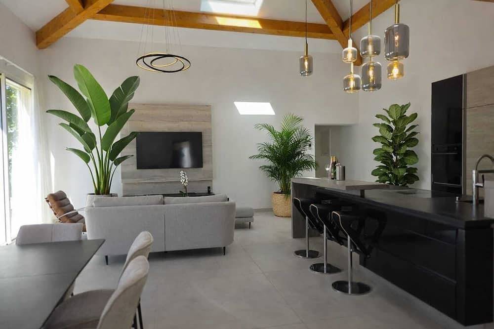 Villa Aurène – Elegant Luxury Retreat with private Pool & Spa Access in Provencr in Saint-Cannat, Aix-en-Provence und Umgebung