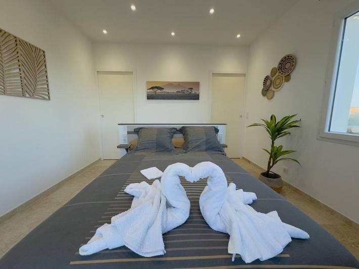 Location de vacances pour 8 personnes, avec jacuzzi ainsi que jardin et piscine à Saint-Ciers-du-Taillon - 3