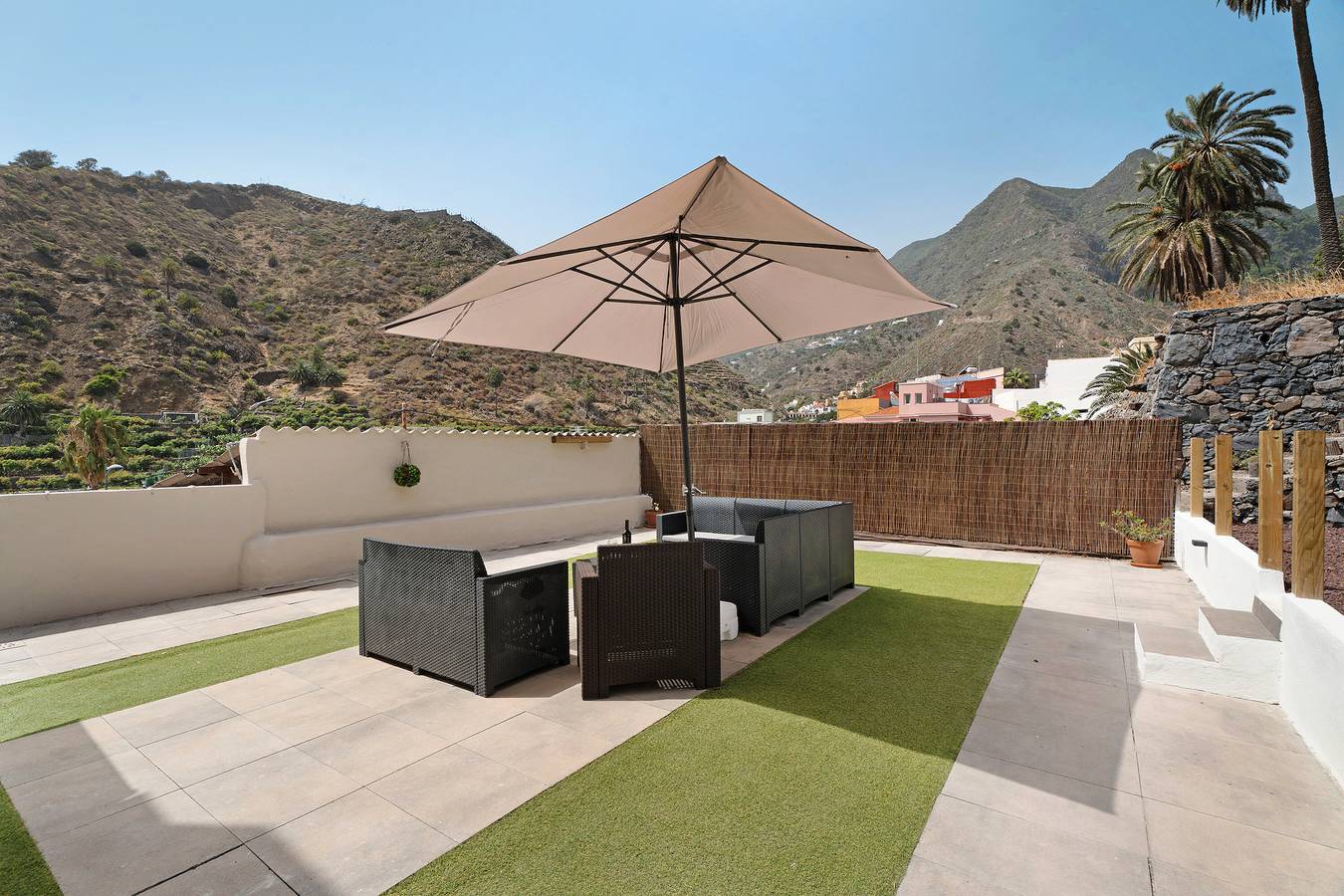 Casa Vacacional 'Tierra Mojada' con Vista a la Montaña, Terraza Privada y Balcón in El Tabaibal, Hermigua