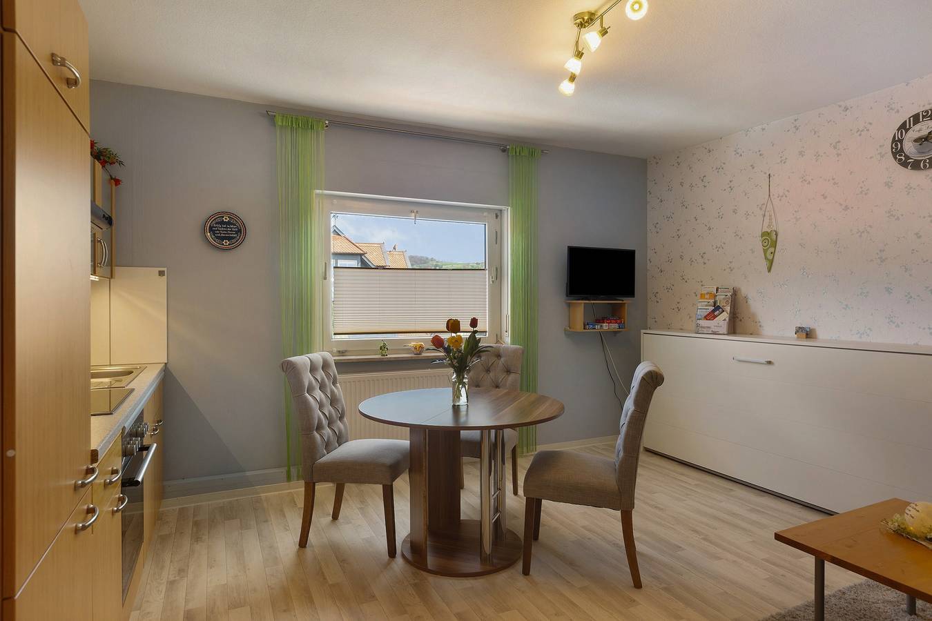 Entire apartment, Holiday Apartment 'Haus Ute' with Private Terrace, Shared Garden & Wi-Fi in Schotten, Vogelsberg Region