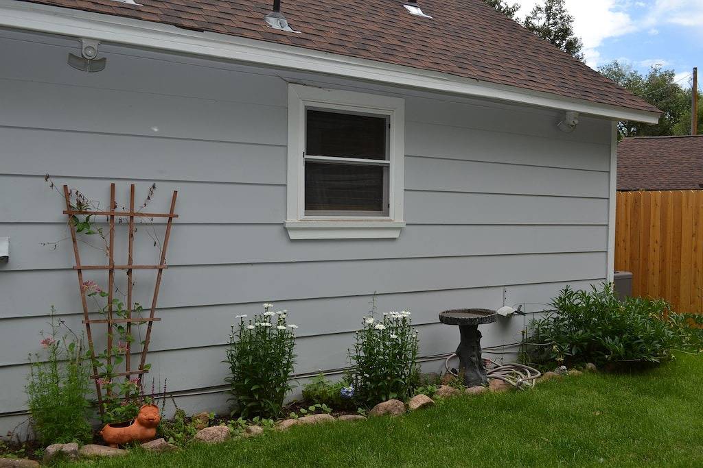 Charming, Peaceful and Newly Renovated 2 Bedroom Cottage! in Broadmoor, Colorado Springs