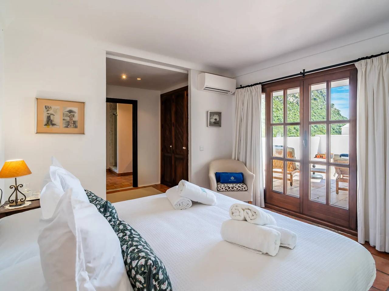 House 8 Persons in Sierra (Casares), Casares