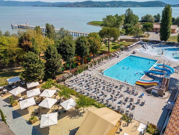 Camping für 4 Personen, mit Balkon/Terrasse und Terrasse sowie Kinderpool und Pool am Lago Trasimeno