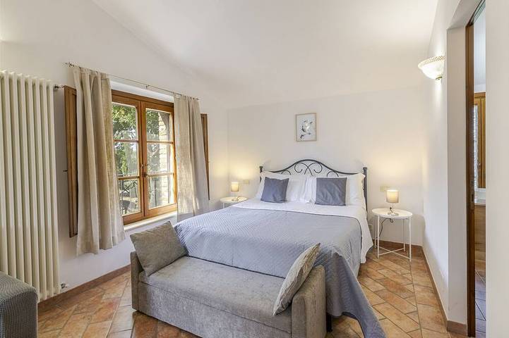 Private Luxury Villa With Heated Swimming Pool And  Jacuzzi in Città della Pieve, Perugia Province