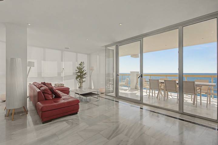 Entire apartment, Unique beachfront apartment with spectacular sea views, pool, Wi-Fi, and terrace in Marbella Centre, Marbella