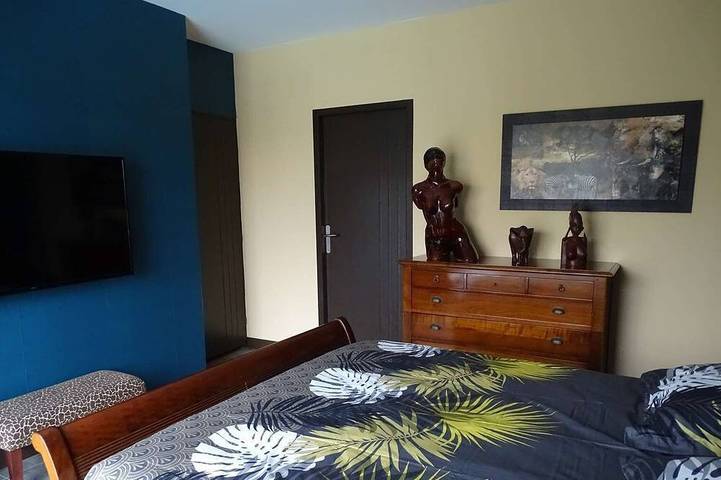 Location de vacances pour 8 personnes, avec jardin et jacuzzi, animaux acceptés à Tourbes - 4