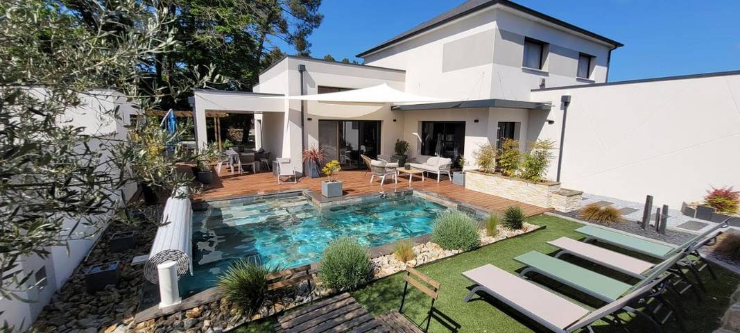 Gîte pour 2 personnes, avec vue et terrasse ainsi que piscine et jardin à Changé