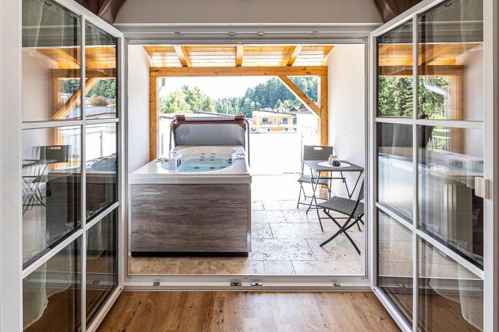 Ferienwohnung für 4 Personen, mit Balkon und Whirlpool sowie Terrasse und Sauna in Prackenbach
