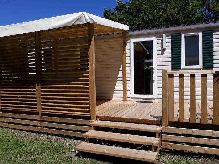 Camping pour 6 personnes, avec bassin pour enfant ainsi que jardin et piscine, animaux acceptés