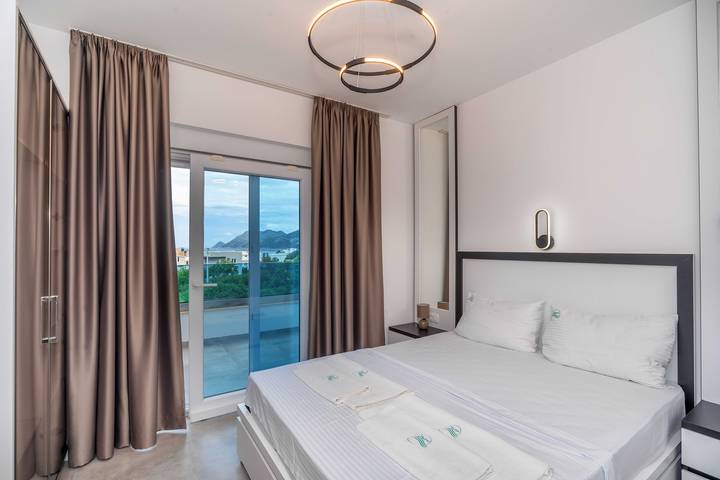 Resort per 2 persone, con piscina e balcone in Montenegro