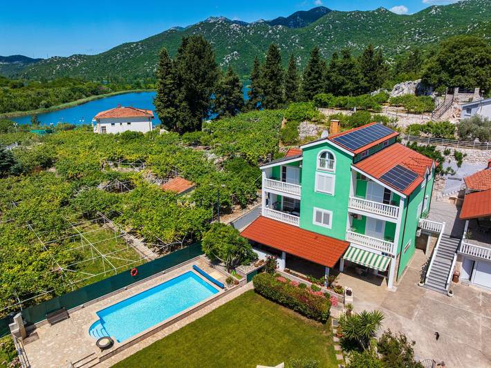 Ferienhaus für 25 Personen, mit Pool und Balkon, mit Haustier