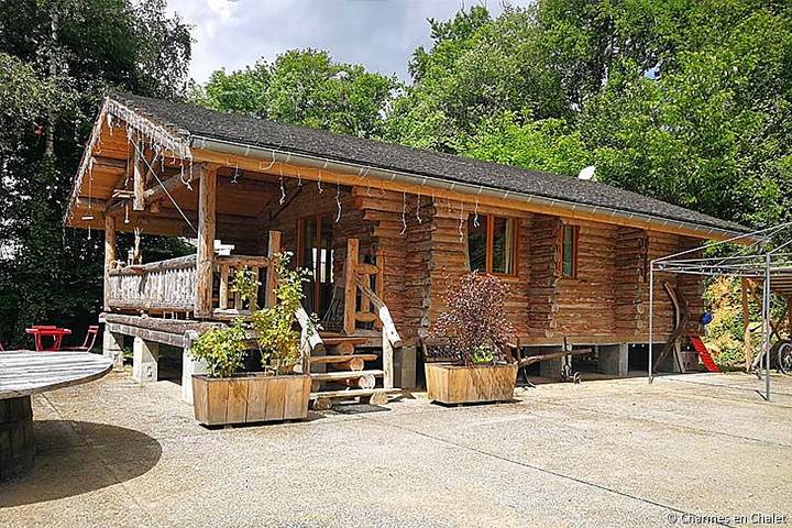Gîte pour 6 personnes, avec terrasse et piscine dans Lac de Charmes