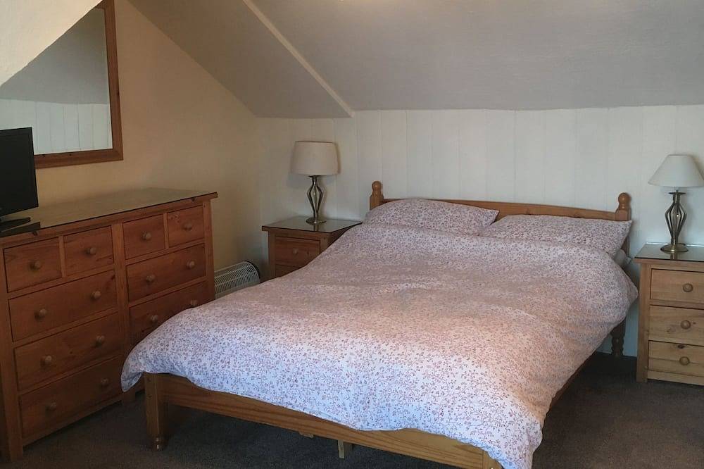 Spacious town house with commanding views over all of Torbay. in Brixham, Torbay