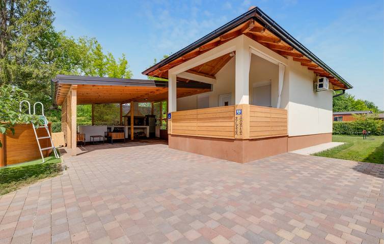 Charmante Ferienwohnung mit Pool, WLAN und Zugang zum Fluss – der perfekte Urlaubsort! in Sisak-Moslavina