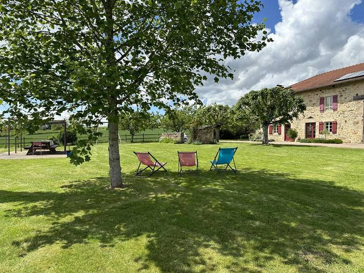 Gîte pour 14 personnes, avec Terrasse ainsi que Jardin et Piscine