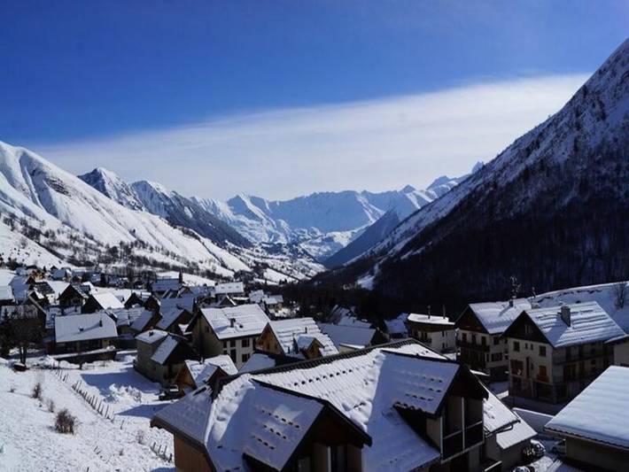 Gîte pour 5 personnes, avec piscine, adapté aux familles dans Office De Tourisme De Saint Sorlin D Arves