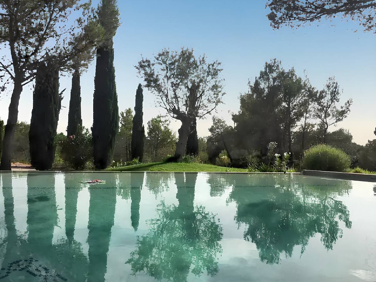 Exceptional Villa in Rousset with Private Pool in Rousset, Aix-en-Provence region