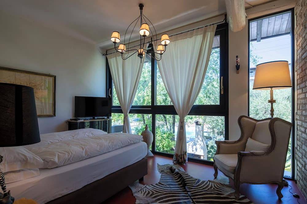 Alleinstehendes Ferienhaus mit privatem Pool,  W-Lan, Sauna, Klimaanlage, Veranda, bei Sirmione in Padenghe sul Garda, Gardasee-Berge