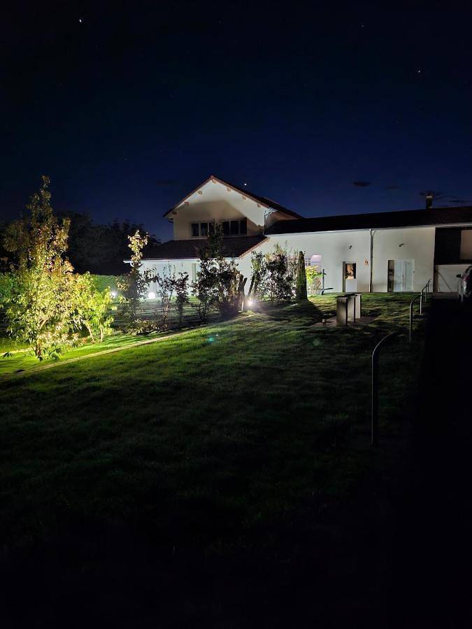 Gîte pour 2 personnes, avec Jacuzzi et Terrasse ainsi que Jardin et Piscine à Saint-Romans - 4