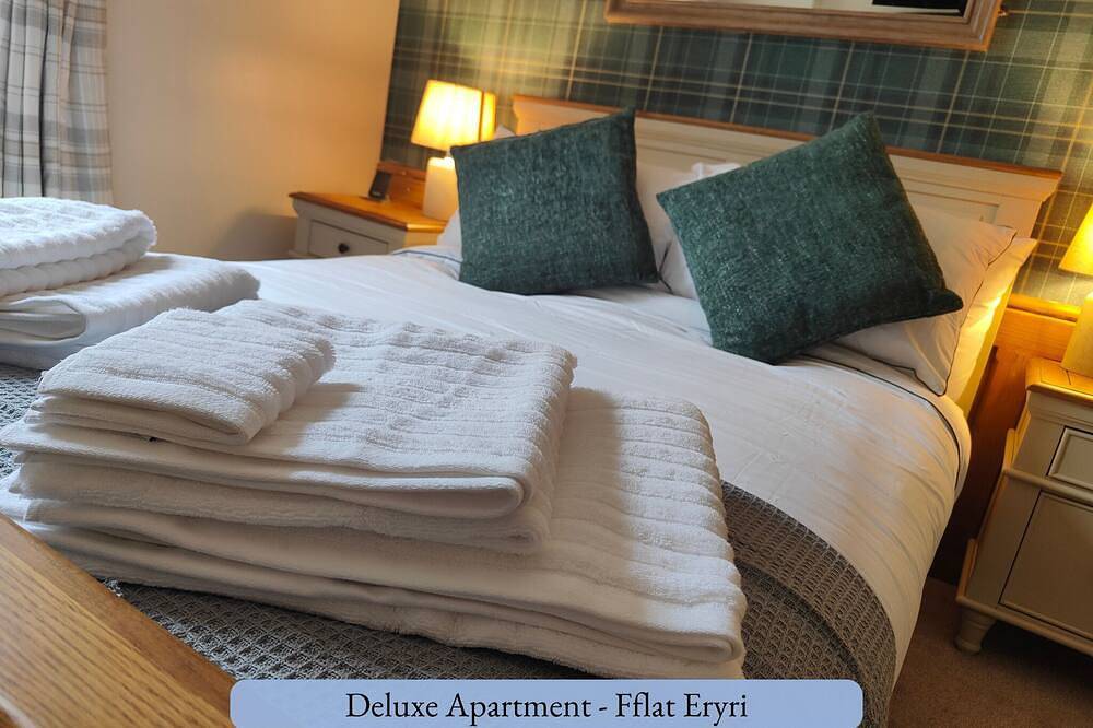 Ganze Wohnung, Modern-Doppelzimmer-Bergblick-Eigenes Badezimmer in Beddgelert, Snowdonia