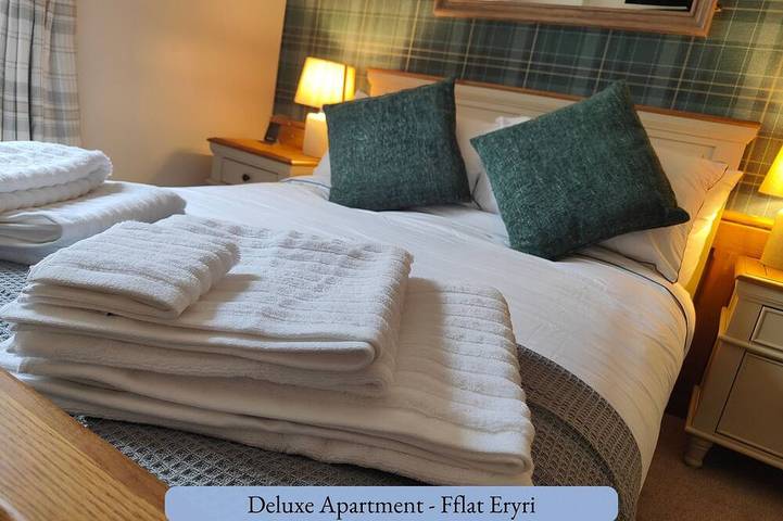 Ganze Wohnung, Modern-Doppelzimmer-Bergblick-Eigenes Badezimmer in Beddgelert, Snowdonia