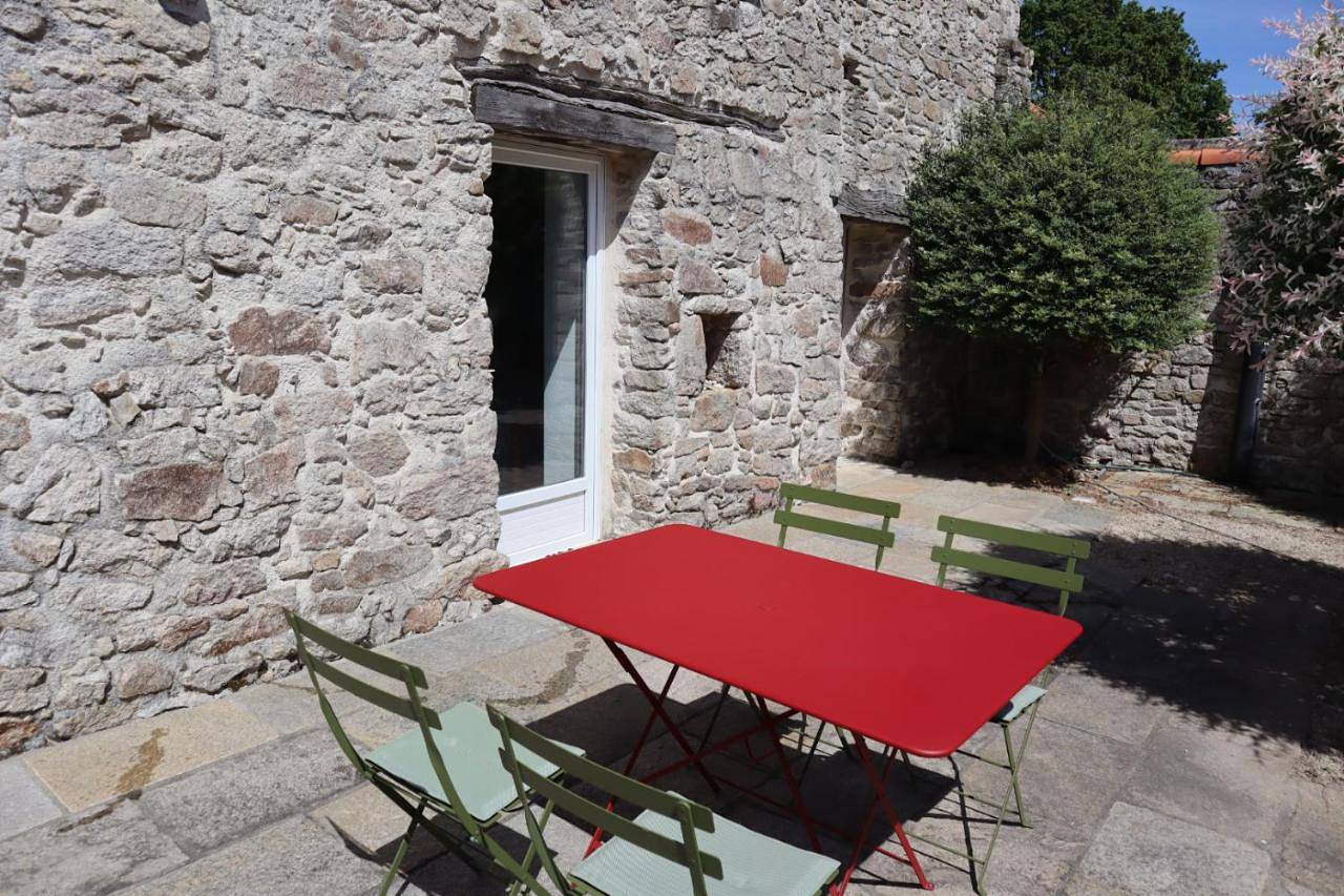 Appartement de vacances entier, Chambre, entrée indépendante, Sdb privée in Cugand, Vallée de la Loire