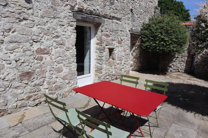 Gîte pour 2 personnes, avec Terrasse et Jardin à Cugand - 2